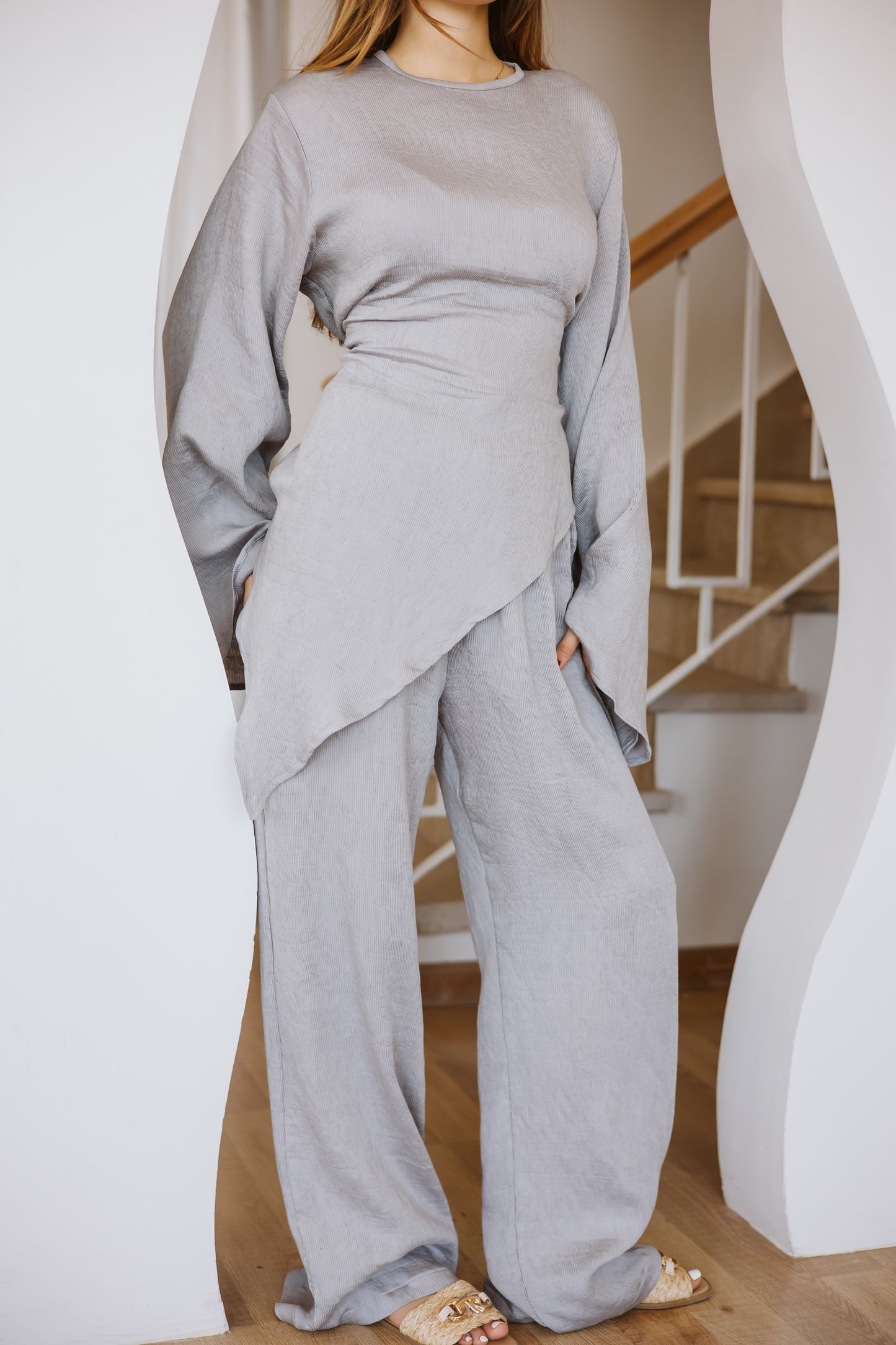 Eve set in grey