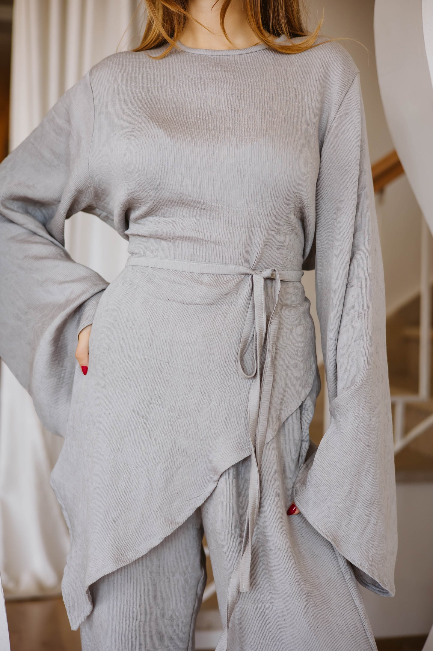 Eve set in grey