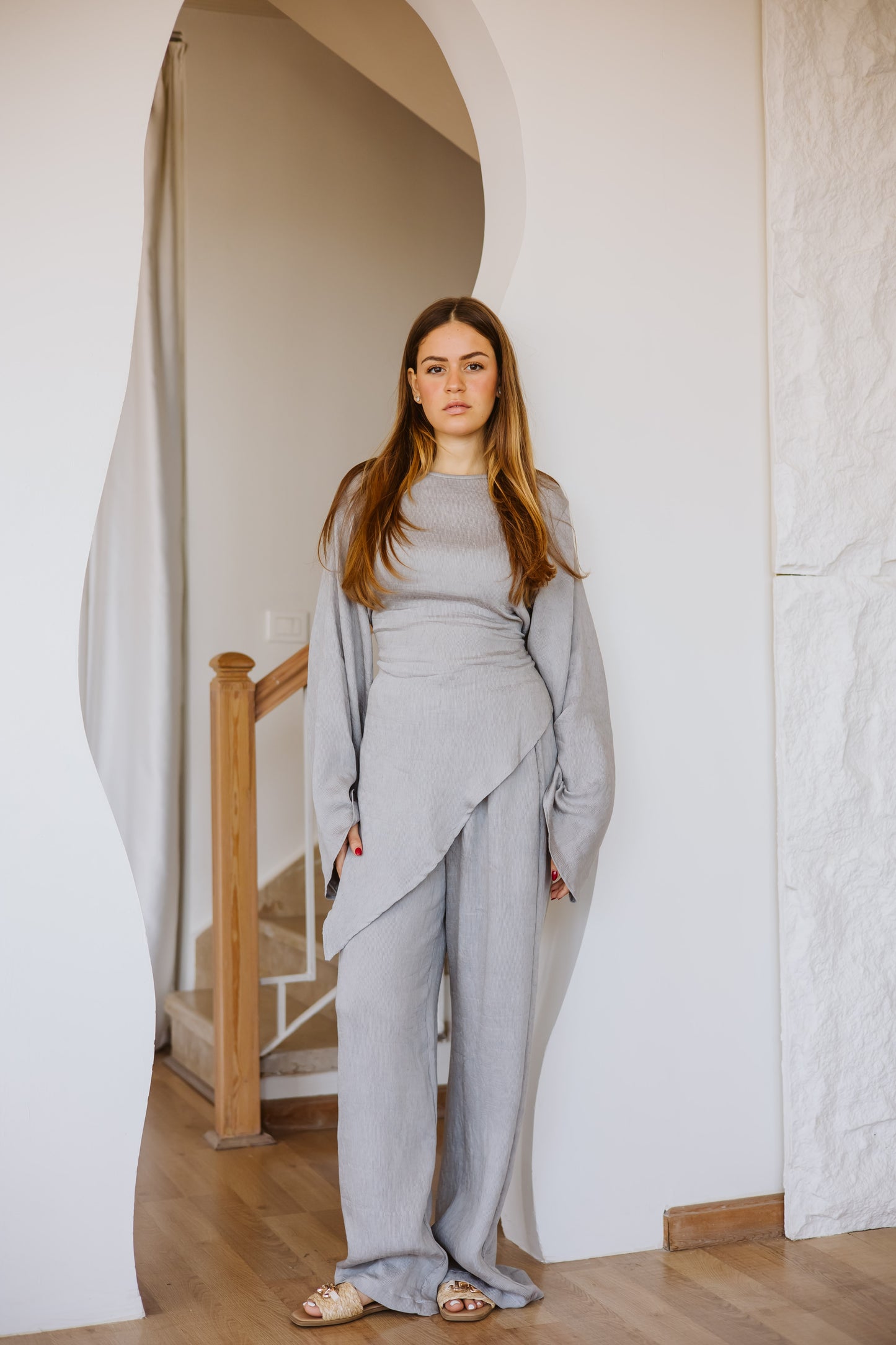 Eve set in grey
