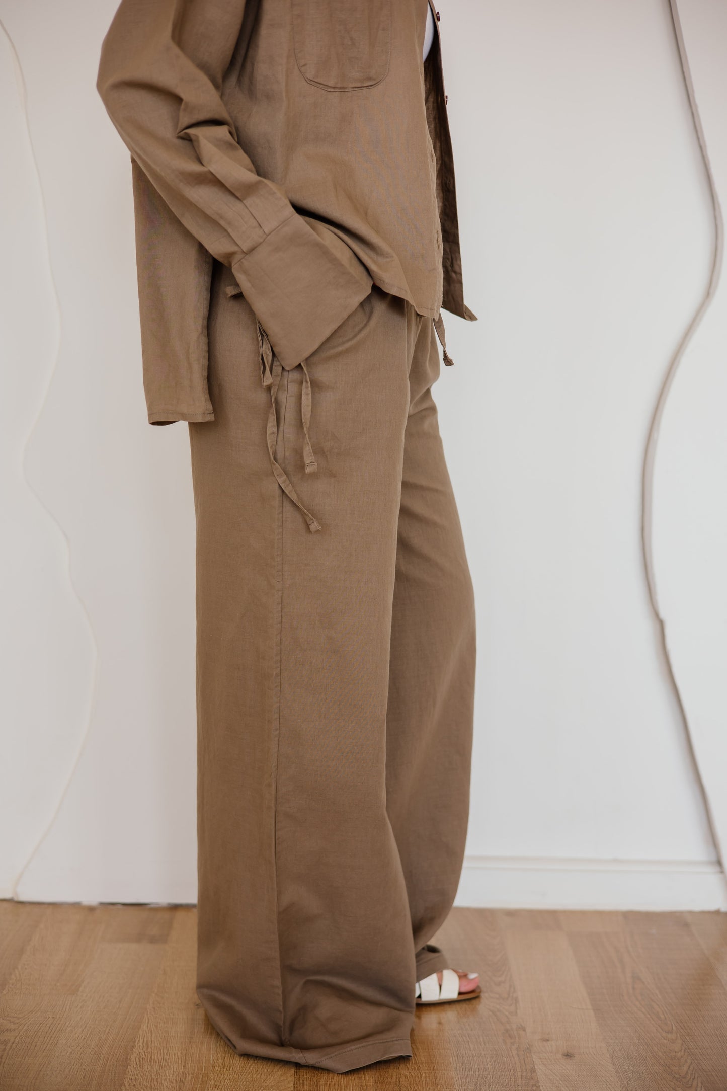 Pure linen pants in mocha-brown