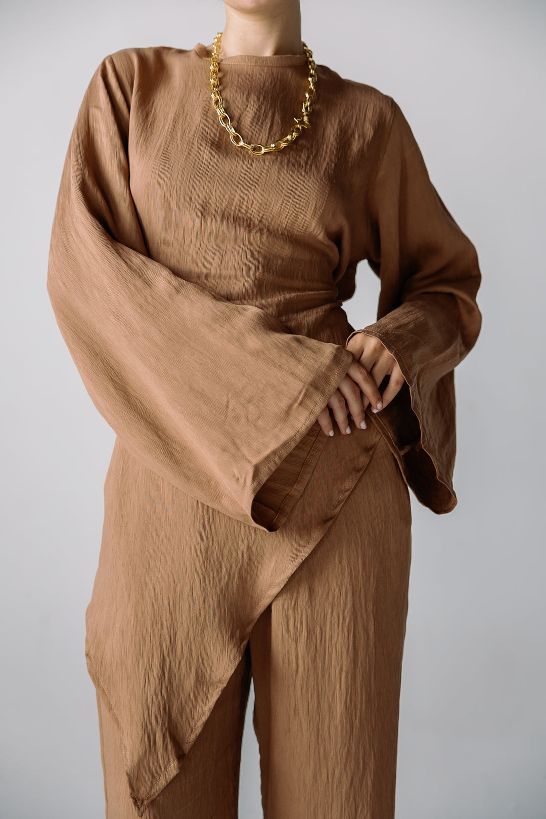 Eve set in camel