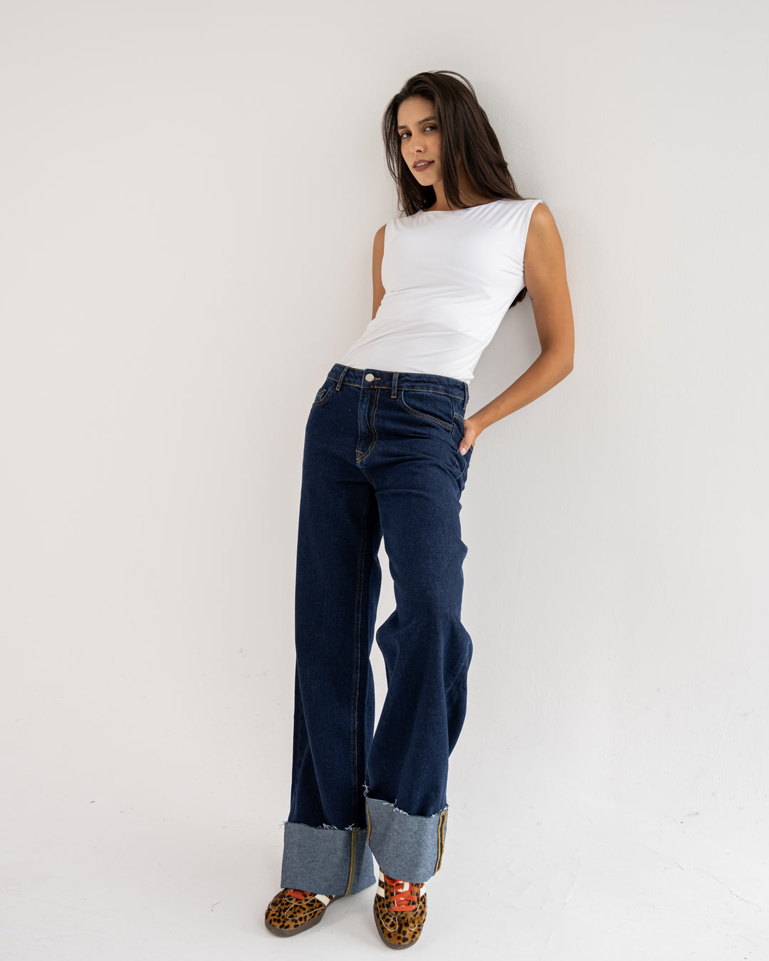 MID-WAIST straight leg jeans