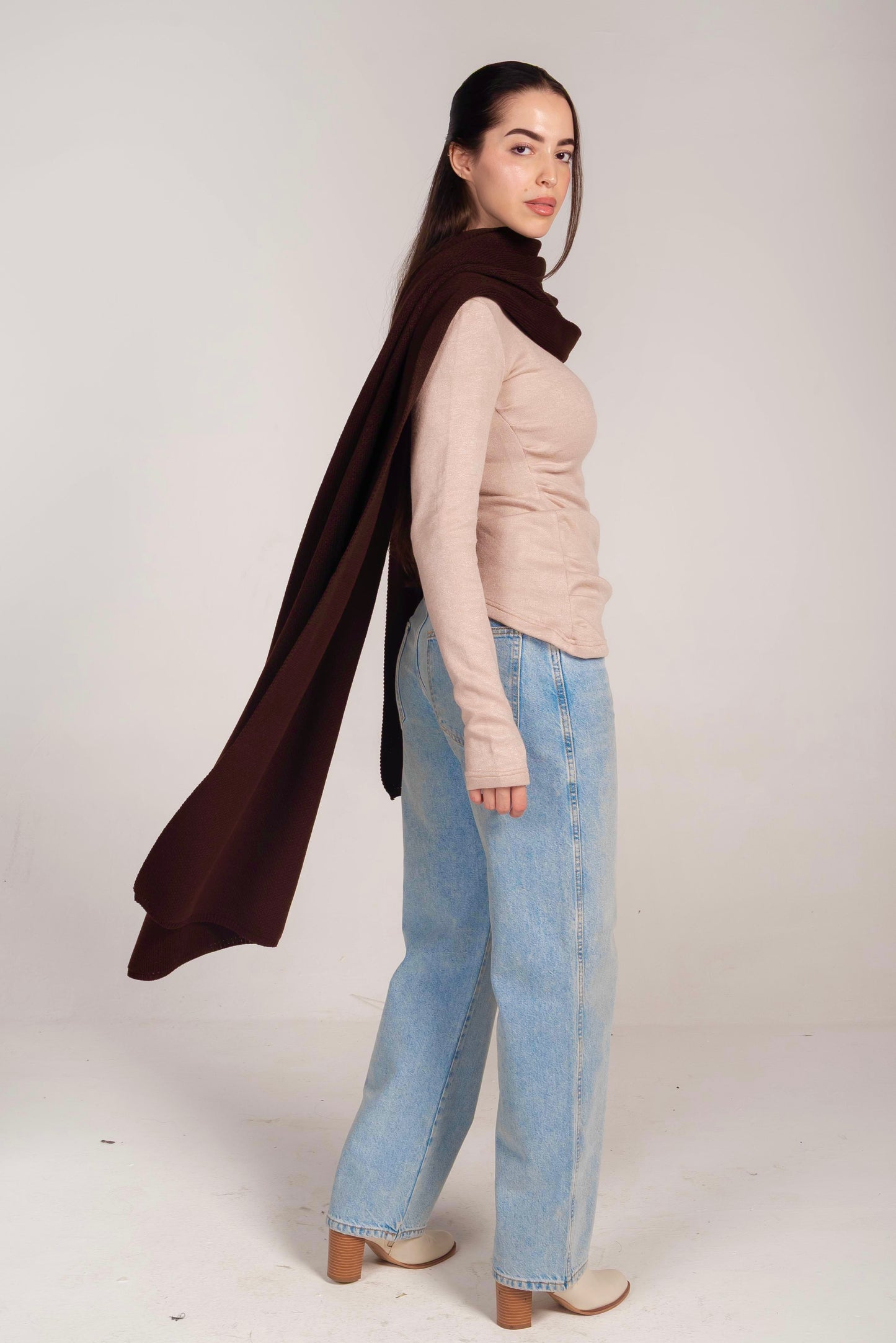The dreamy shawl in brown