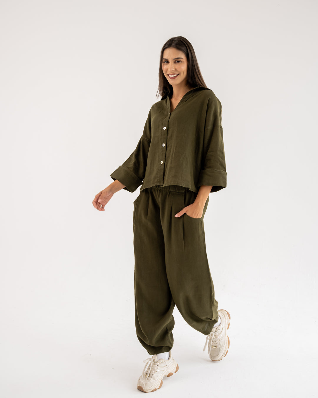 Loose Muse shirt in olive green