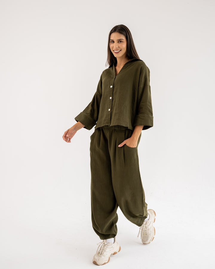 Loose Muse shirt in olive green
