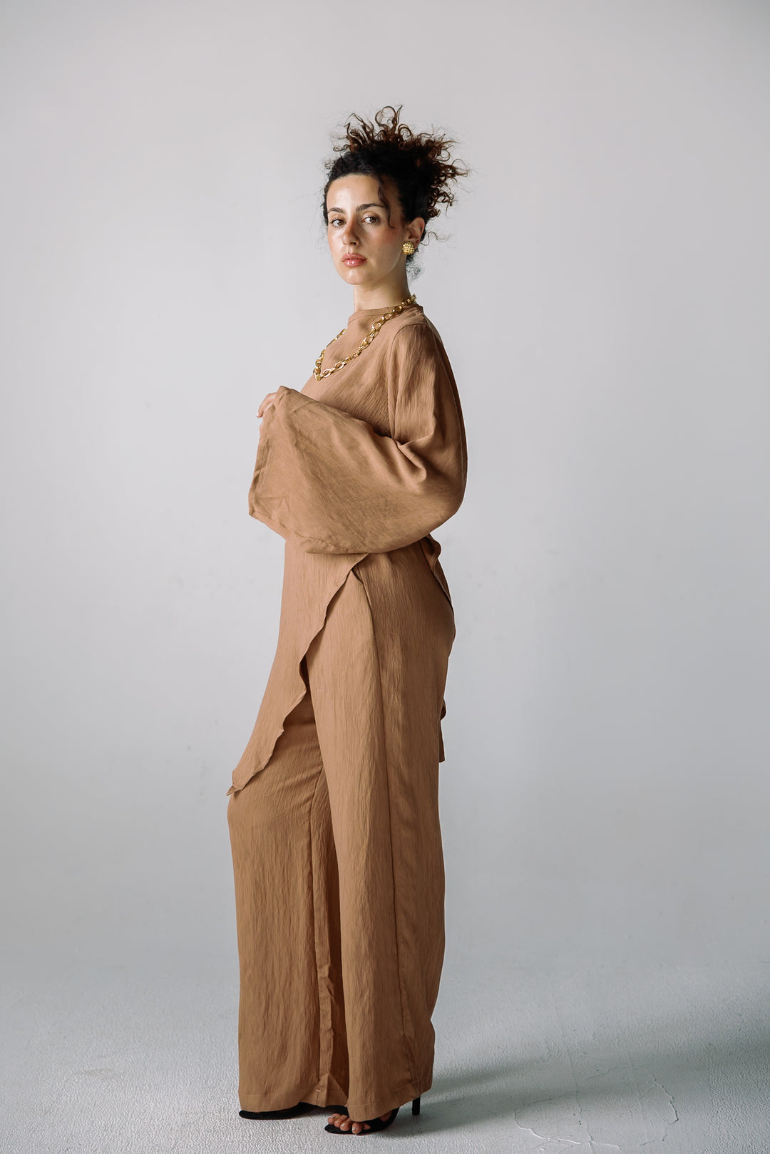 Eve set in camel