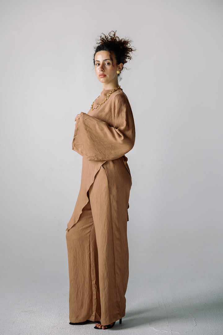 Eve set in camel
