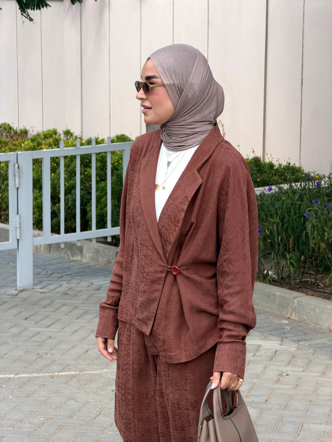 The Form Linen Set in brown