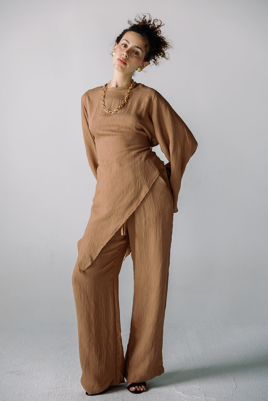 Eve set in camel