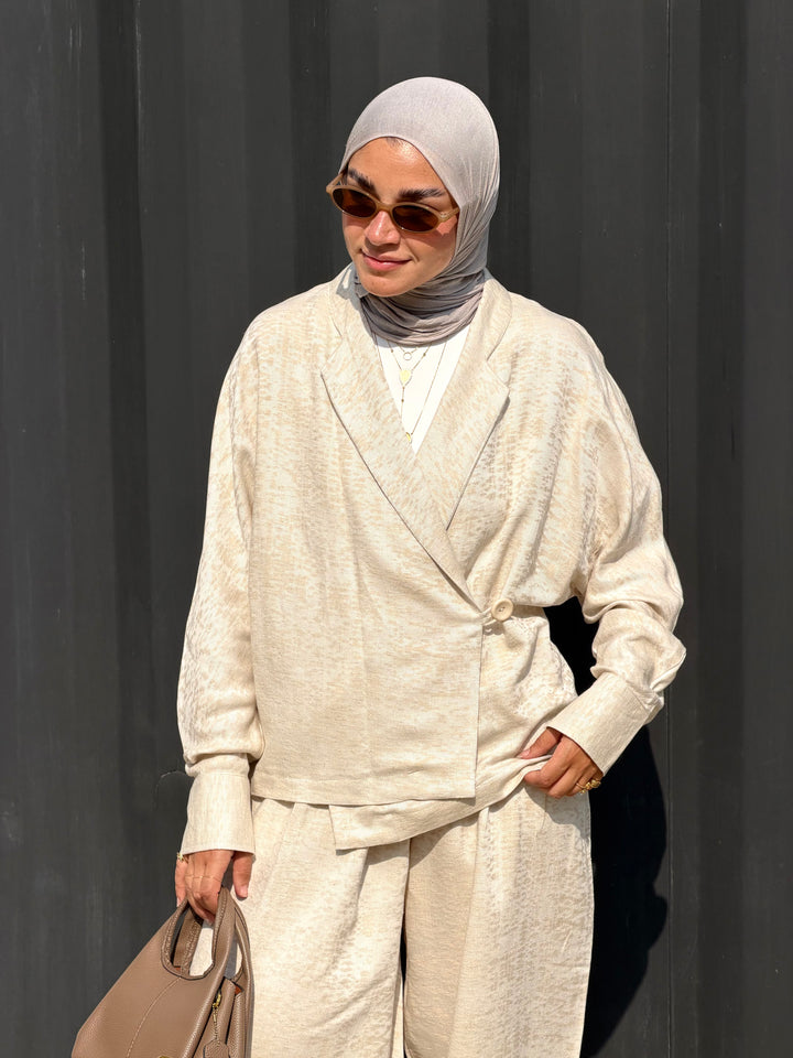 The Form Linen Set in beige