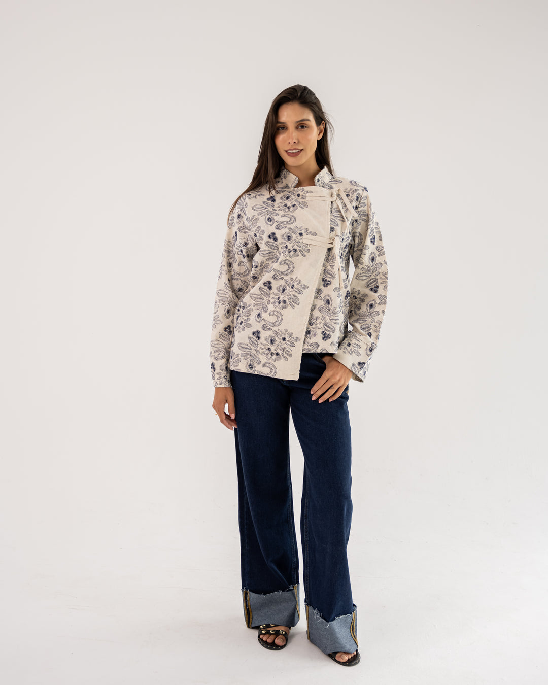 The kimono blouse-navy embroidered