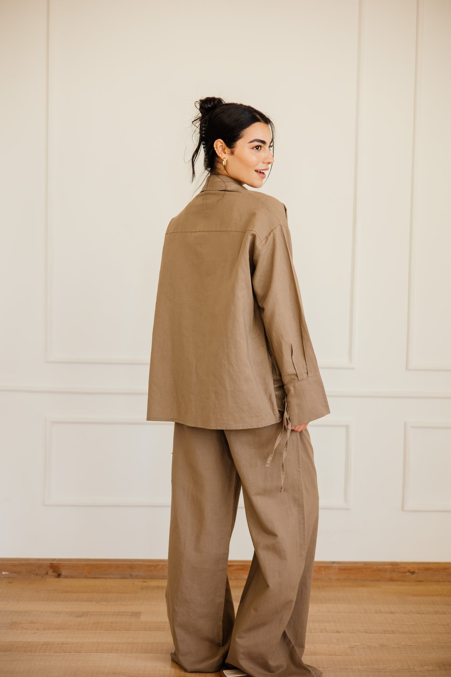 Pure linen pants in mocha-brown