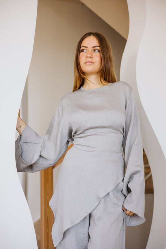 Eve set in grey
