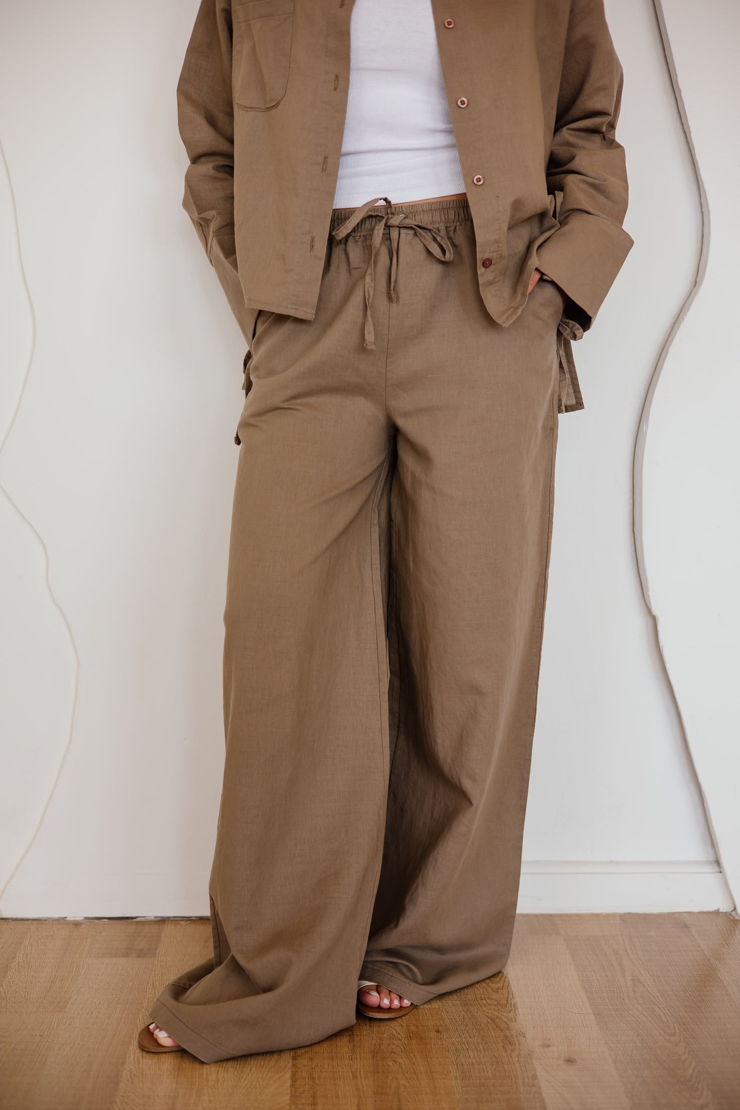 Pure linen pants in mocha-brown