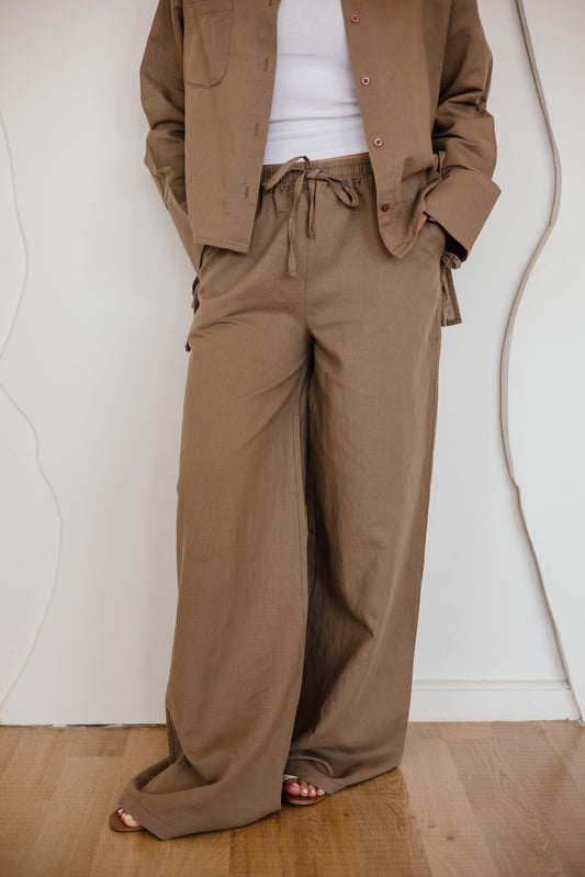Pure linen pants in mocha-brown