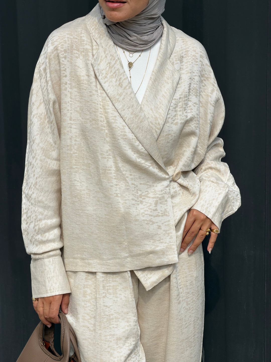 The Form Linen Set in beige