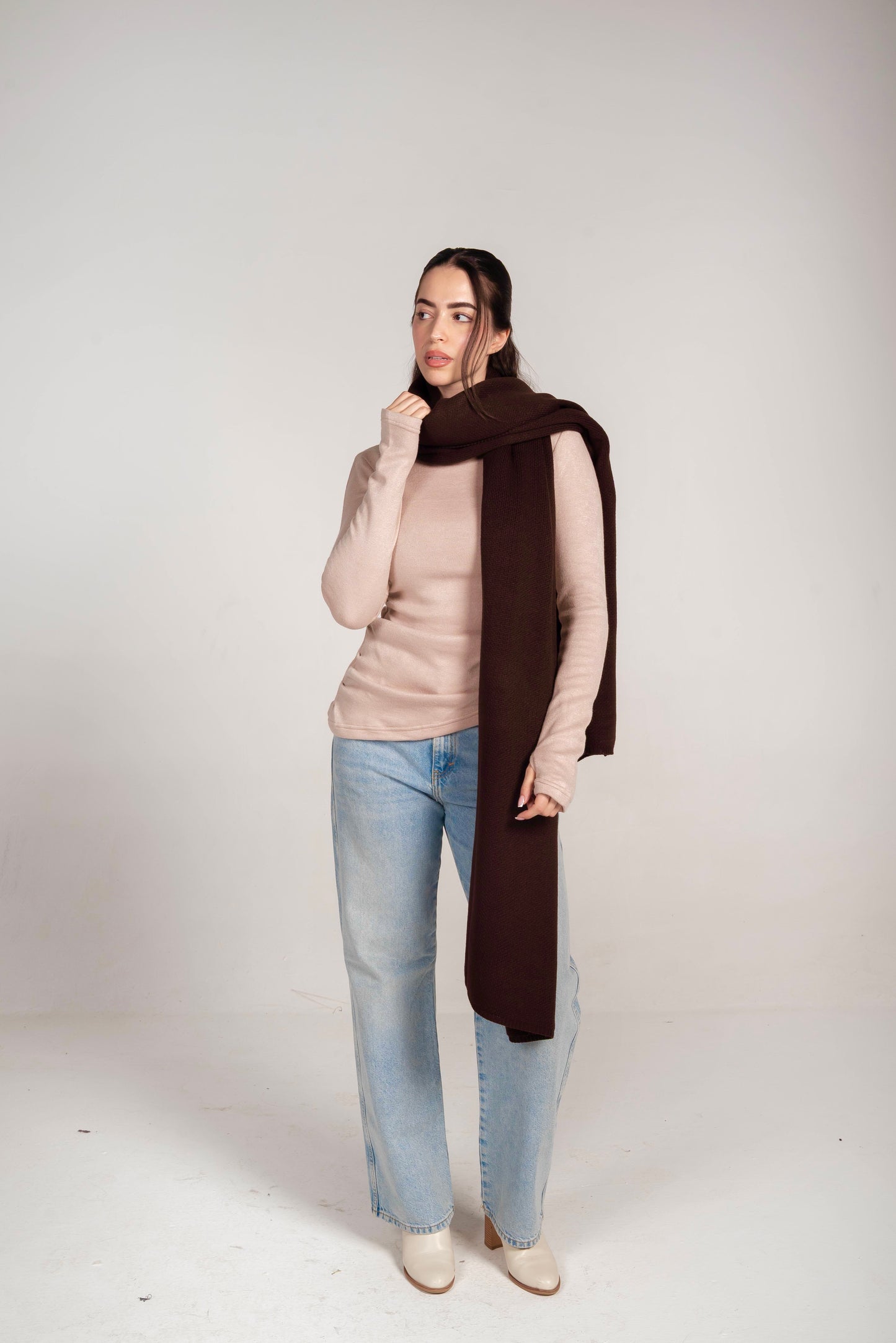 The dreamy shawl in brown
