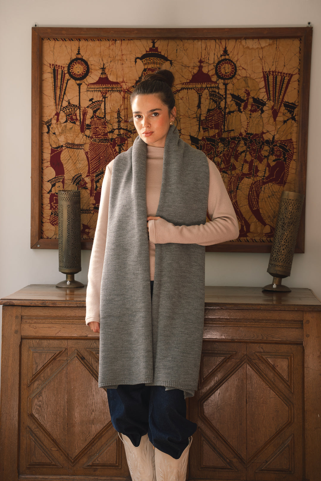 The dreamy shawl in grey