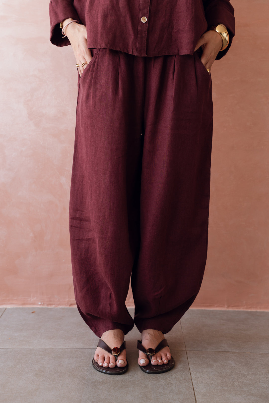 EASE BALLOON PANTS IN burgundy