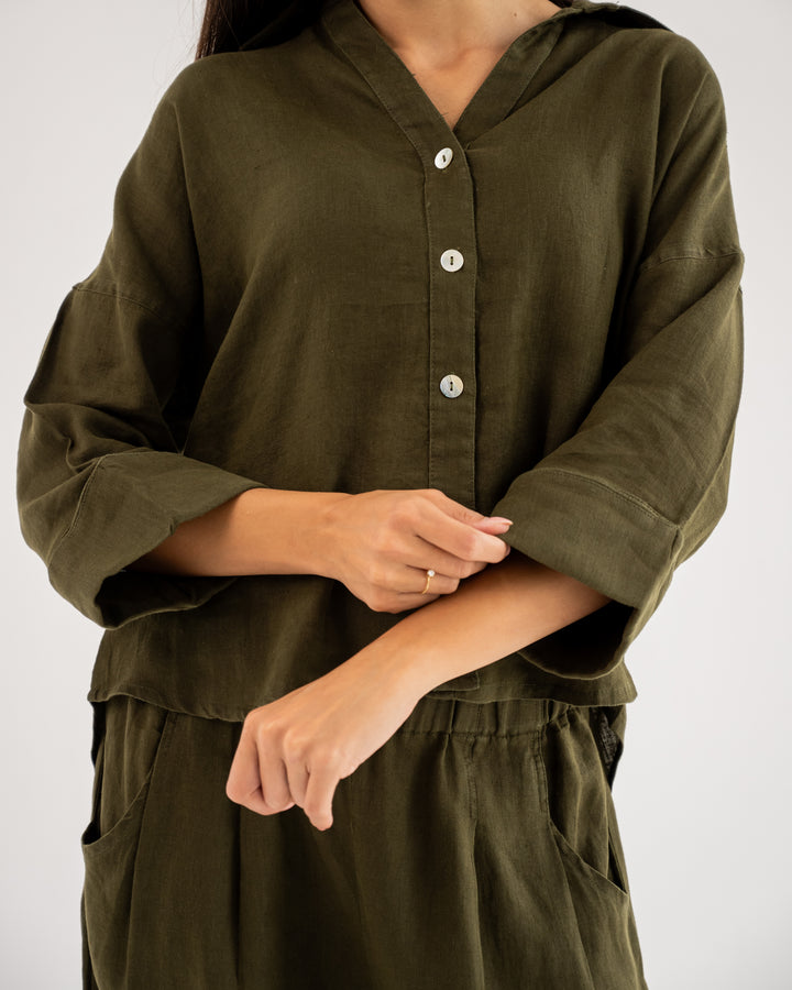 Loose Muse shirt in olive green