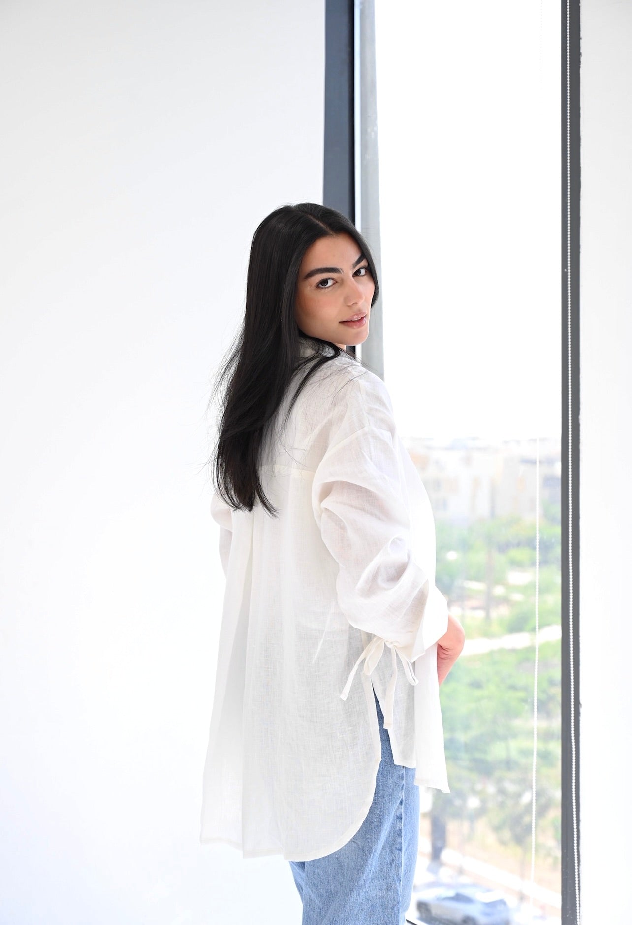 Ribbon linen shirt in off-white
