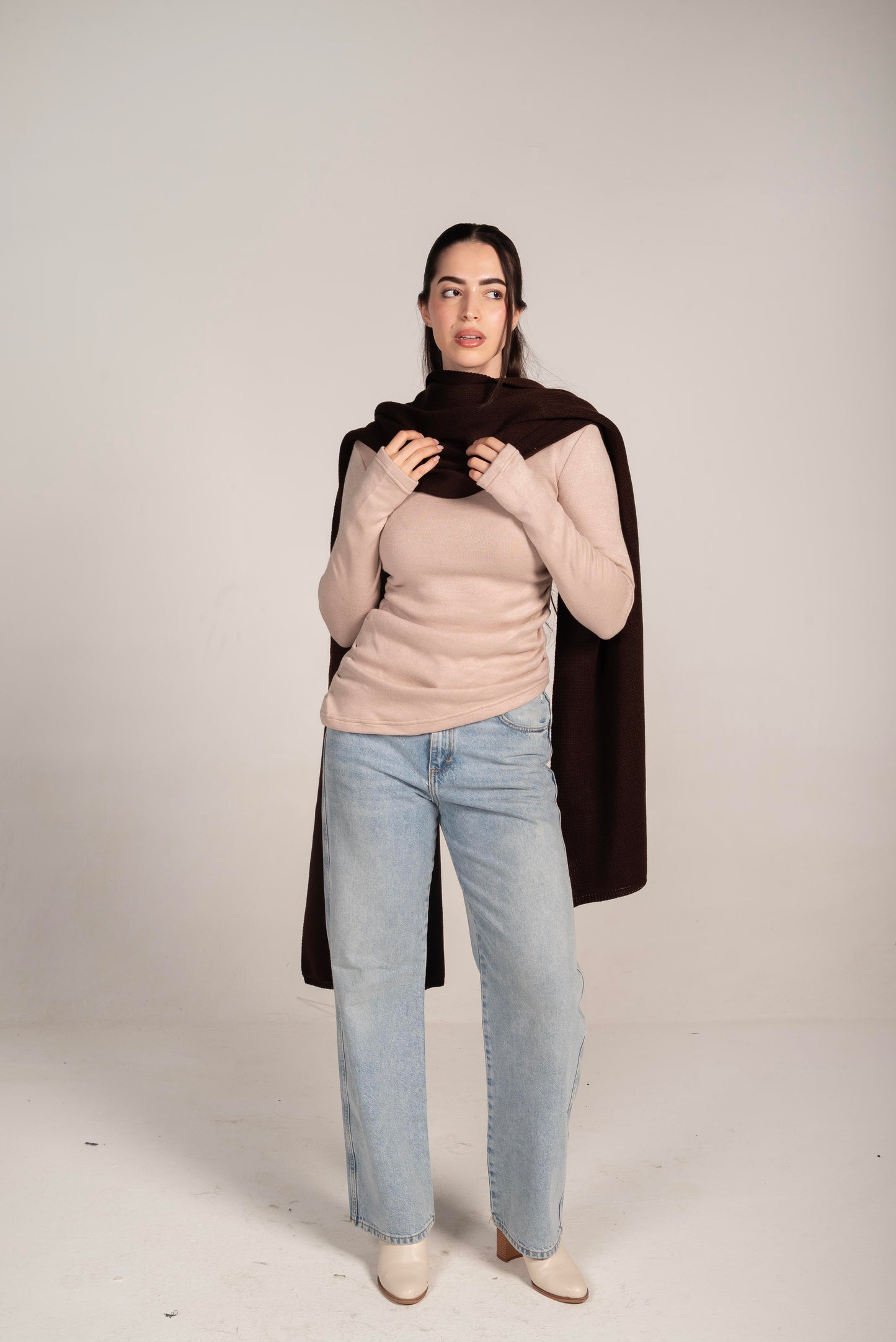 The dreamy shawl in brown
