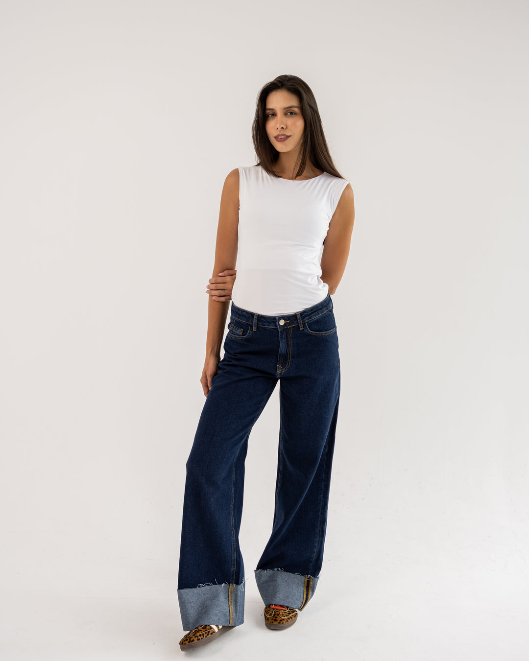 MID-WAIST straight leg jeans