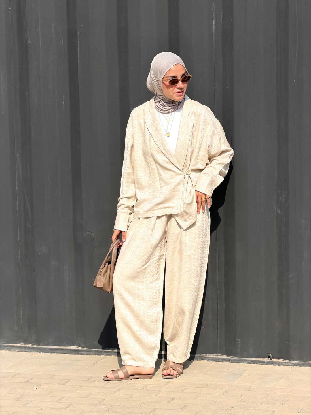 The Form Linen Set in beige