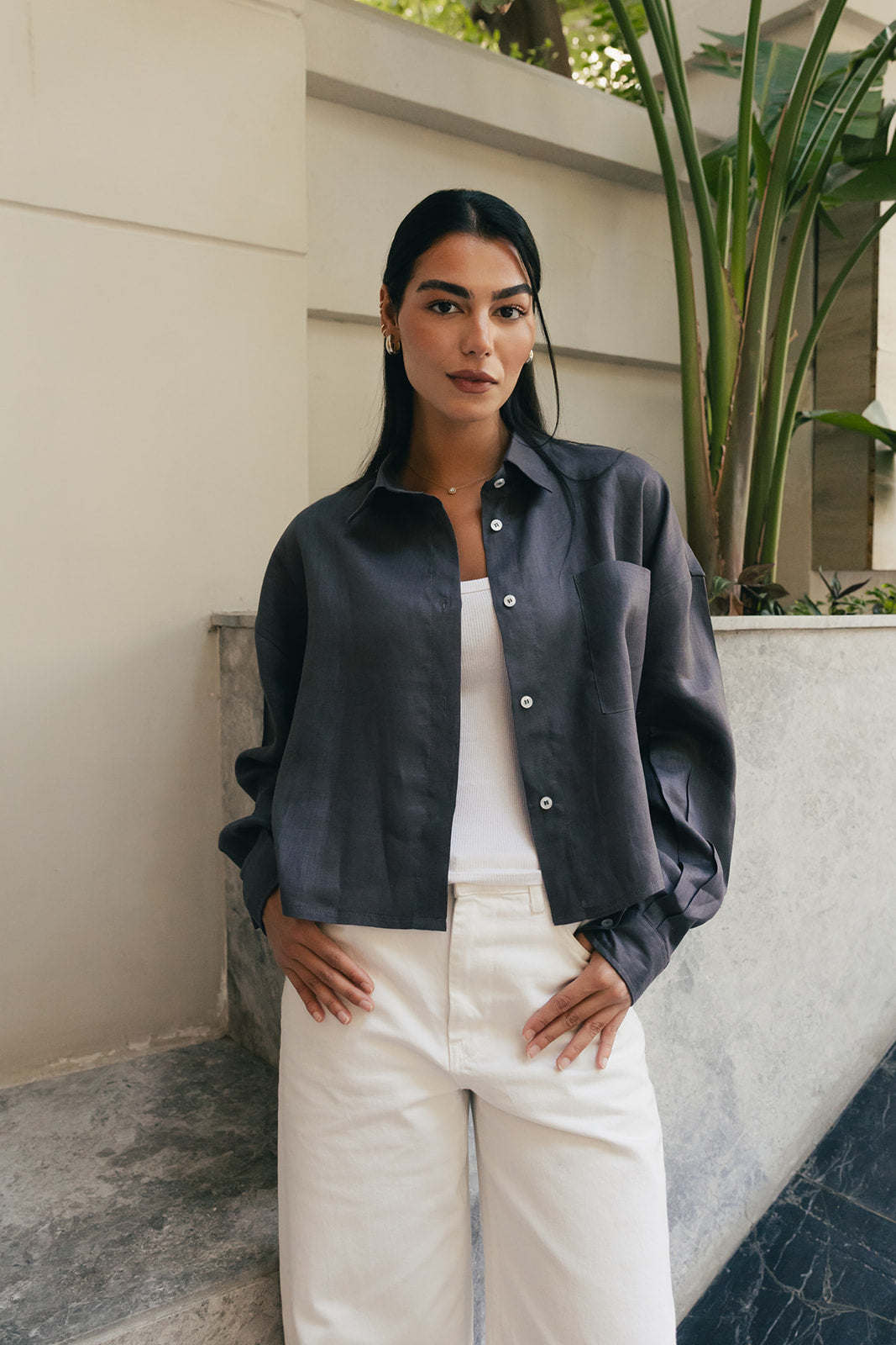 Hi-low hem linen shirt in dark-grey