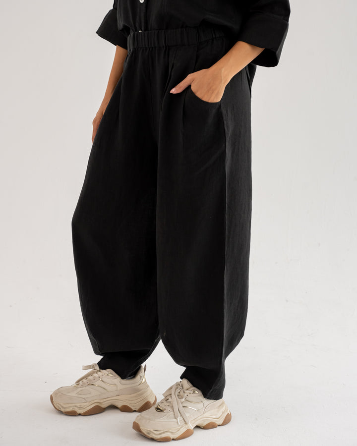 Ease Balloon Pants In Black