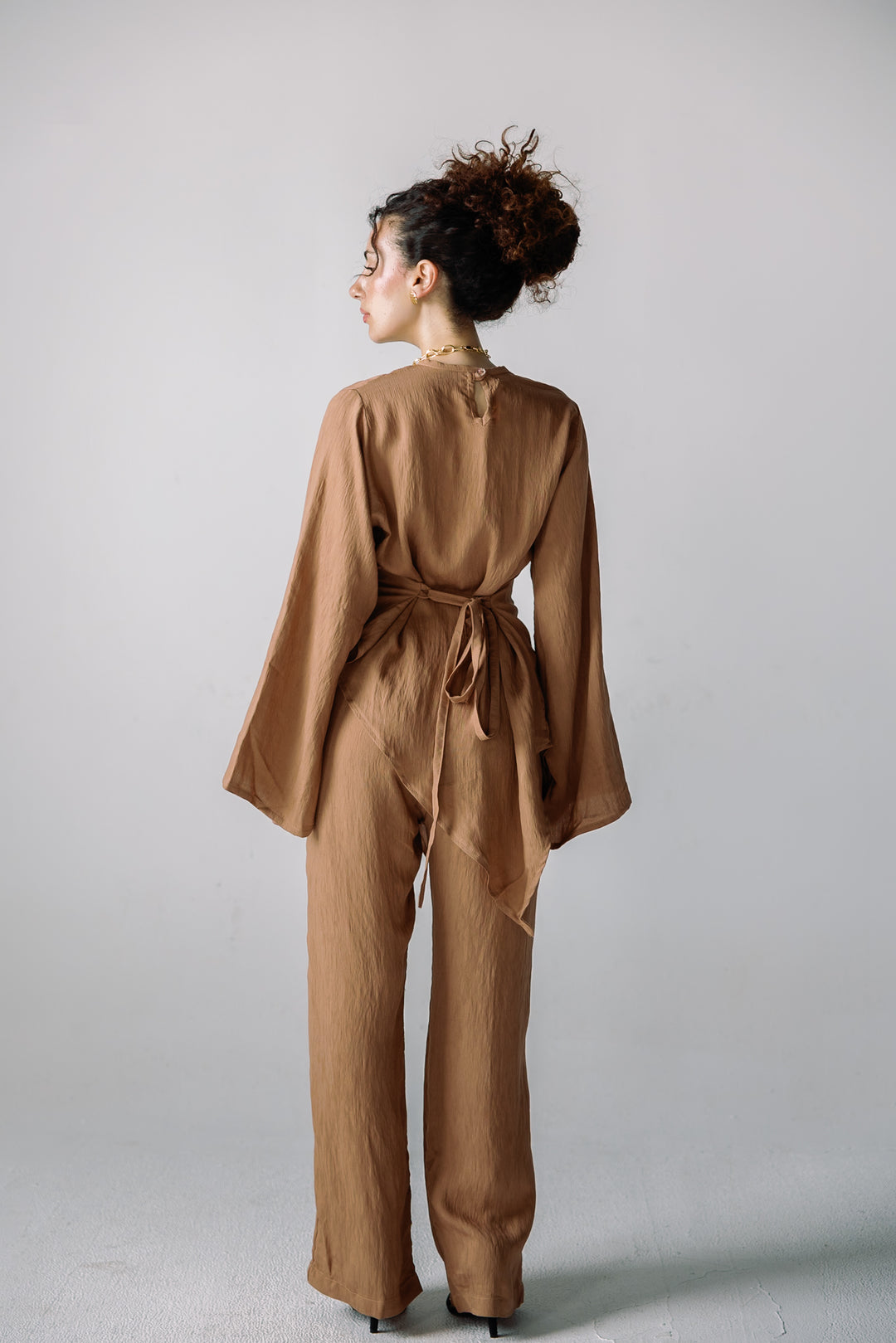 Eve set in camel