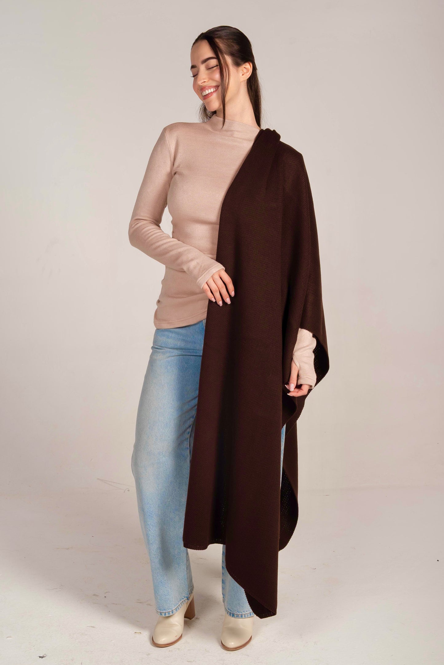The dreamy shawl in brown